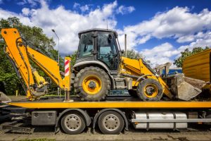 Top Reasons to Consider Flatbed Hauling for Your Construction Project